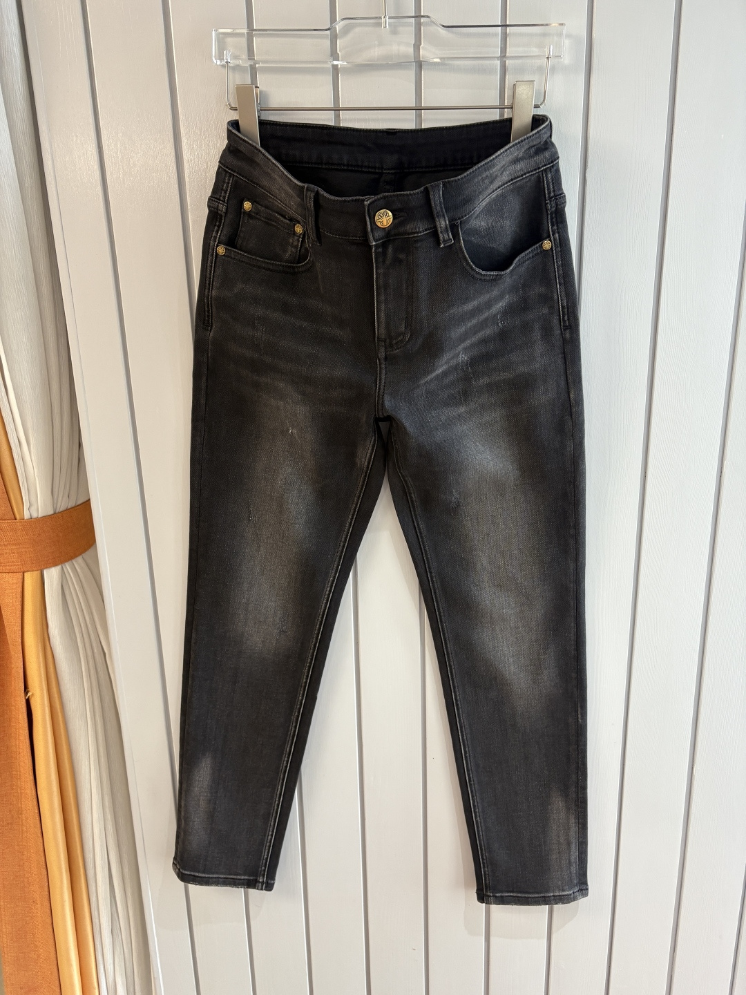 专柜🆕2025秋冬设计推荐 热卖牛仔裤🆕柔软亲肤面料 奢华头层牛皮腰牌 经典蓝洗水 专柜限量款 奢华感订