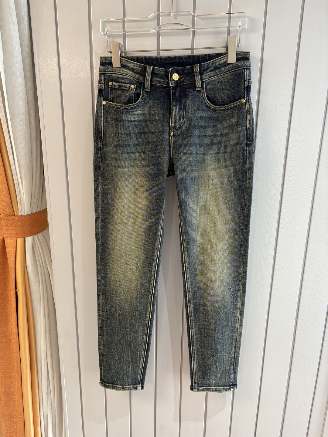 专柜🆕2025秋冬设计推荐 热卖牛仔裤🆕柔软亲肤面料 奢华头层牛皮腰牌 经典蓝洗水 专柜限量款 奢华感订