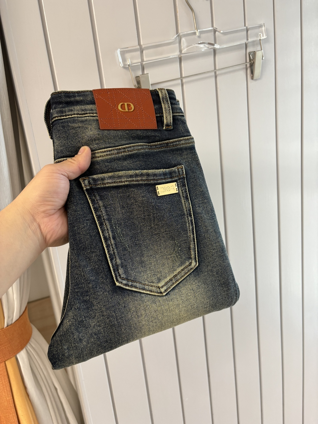 专柜🆕2025秋冬设计推荐 热卖牛仔裤🆕柔软亲肤面料 奢华头层牛皮腰牌 经典蓝洗水 专柜限量款 奢华感订