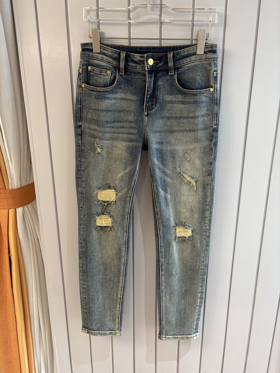 专柜🆕2025秋冬设计推荐 热卖牛仔裤🆕柔软亲肤面料 奢华头层牛皮腰牌 经典蓝洗水 专柜限量款 奢华感订