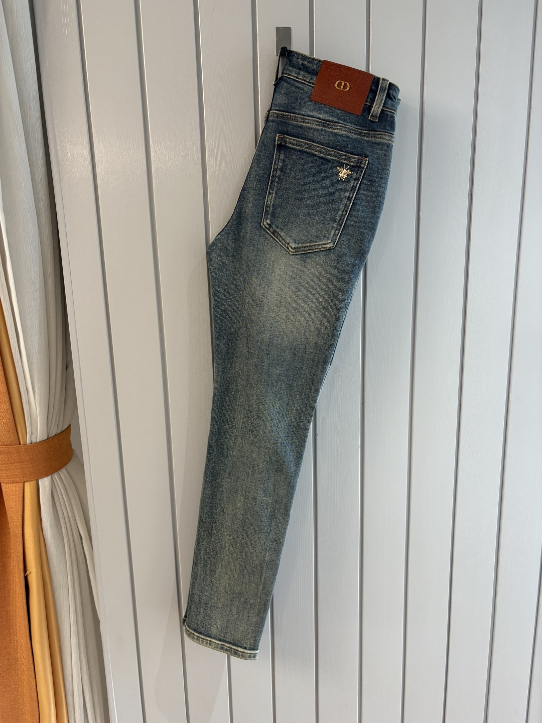 专柜🆕2025秋冬设计推荐 热卖牛仔裤🆕柔软亲肤面料 奢华头层牛皮腰牌 经典蓝洗水 专柜限量款 奢华感订