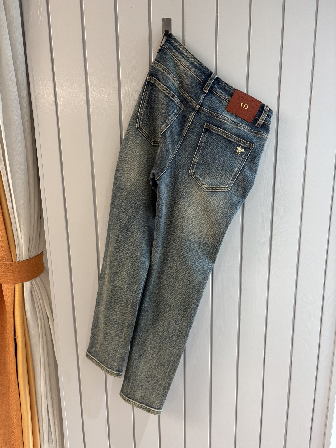专柜🆕2025秋冬设计推荐 热卖牛仔裤🆕柔软亲肤面料 奢华头层牛皮腰牌 经典蓝洗水 专柜限量款 奢华感订