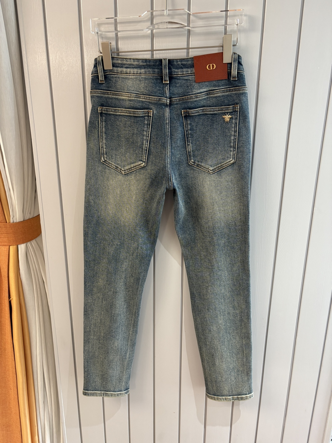 专柜🆕2025秋冬设计推荐 热卖牛仔裤🆕柔软亲肤面料 奢华头层牛皮腰牌 经典蓝洗水 专柜限量款 奢华感订