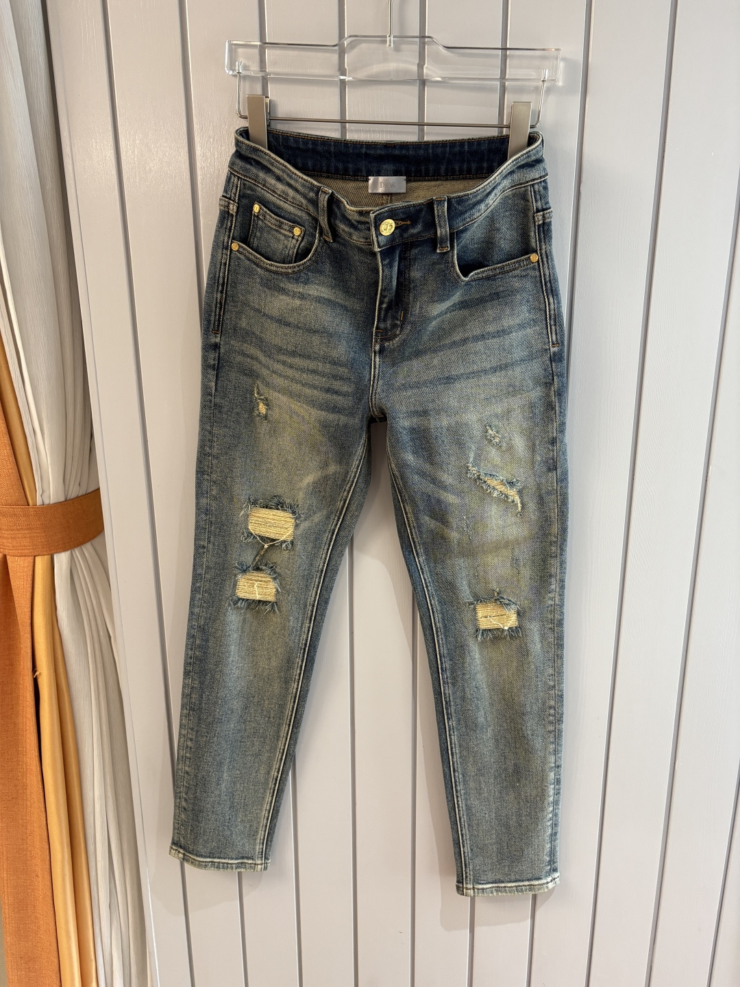 专柜🆕2025秋冬设计推荐 热卖牛仔裤🆕柔软亲肤面料 奢华头层牛皮腰牌 经典蓝洗水 专柜限量款 奢华感订