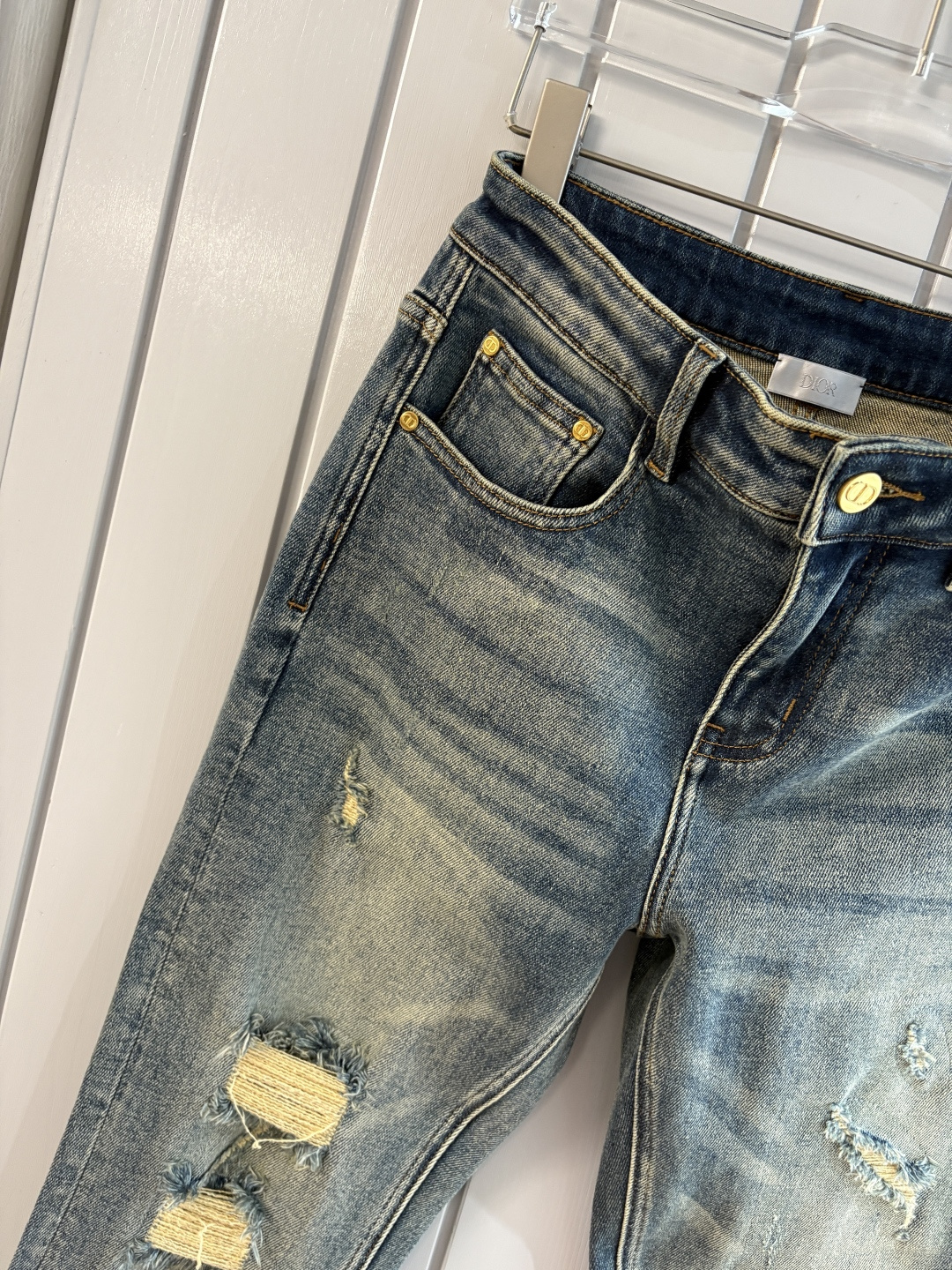 专柜🆕2025秋冬设计推荐 热卖牛仔裤🆕柔软亲肤面料 奢华头层牛皮腰牌 经典蓝洗水 专柜限量款 奢华感订