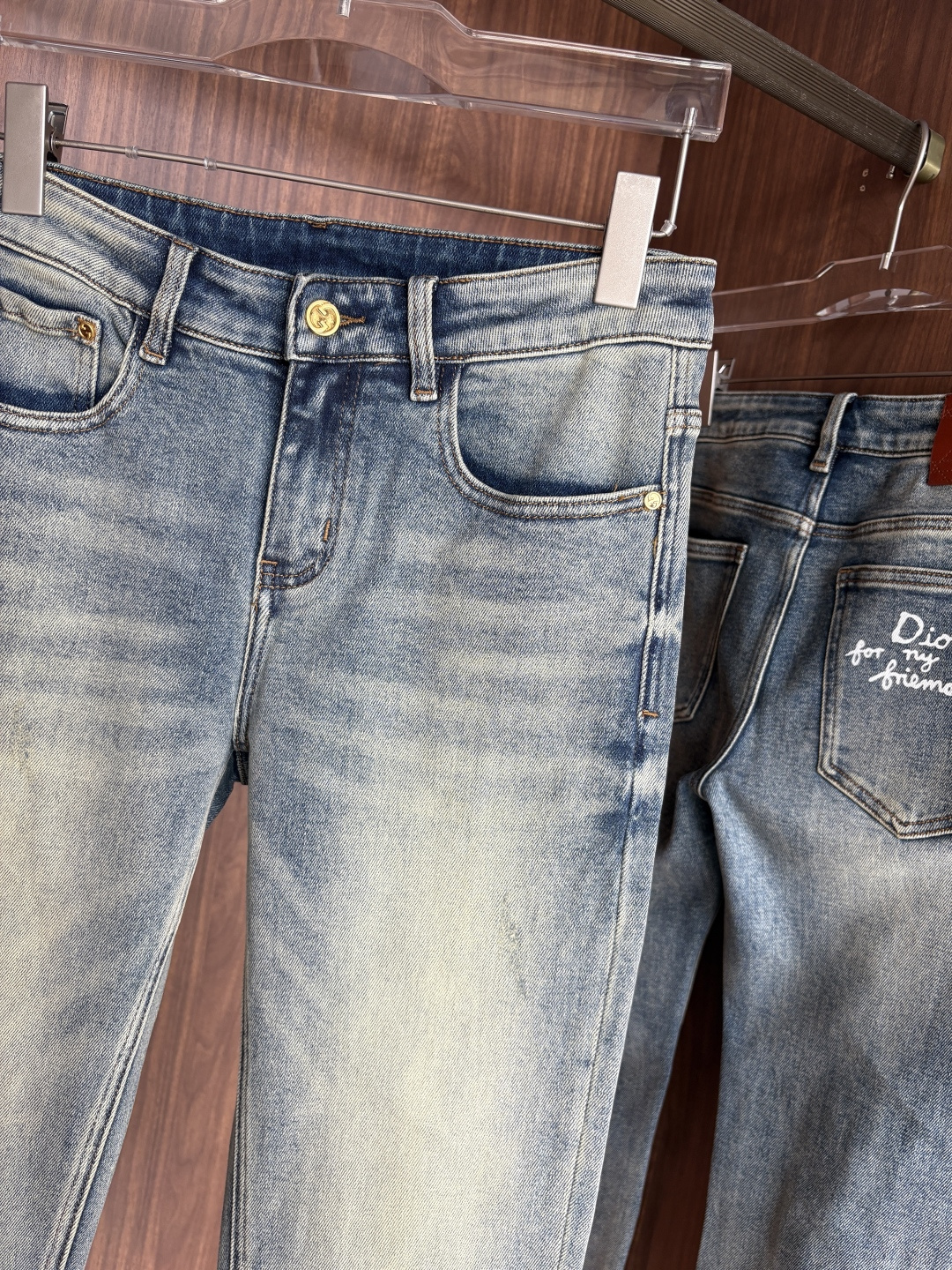 🌾退换🔥 专柜🆕2025秋冬设计推荐 热卖牛仔裤🆕柔软亲肤面料 奢华头层牛皮腰牌 经典蓝洗水 专柜限量款