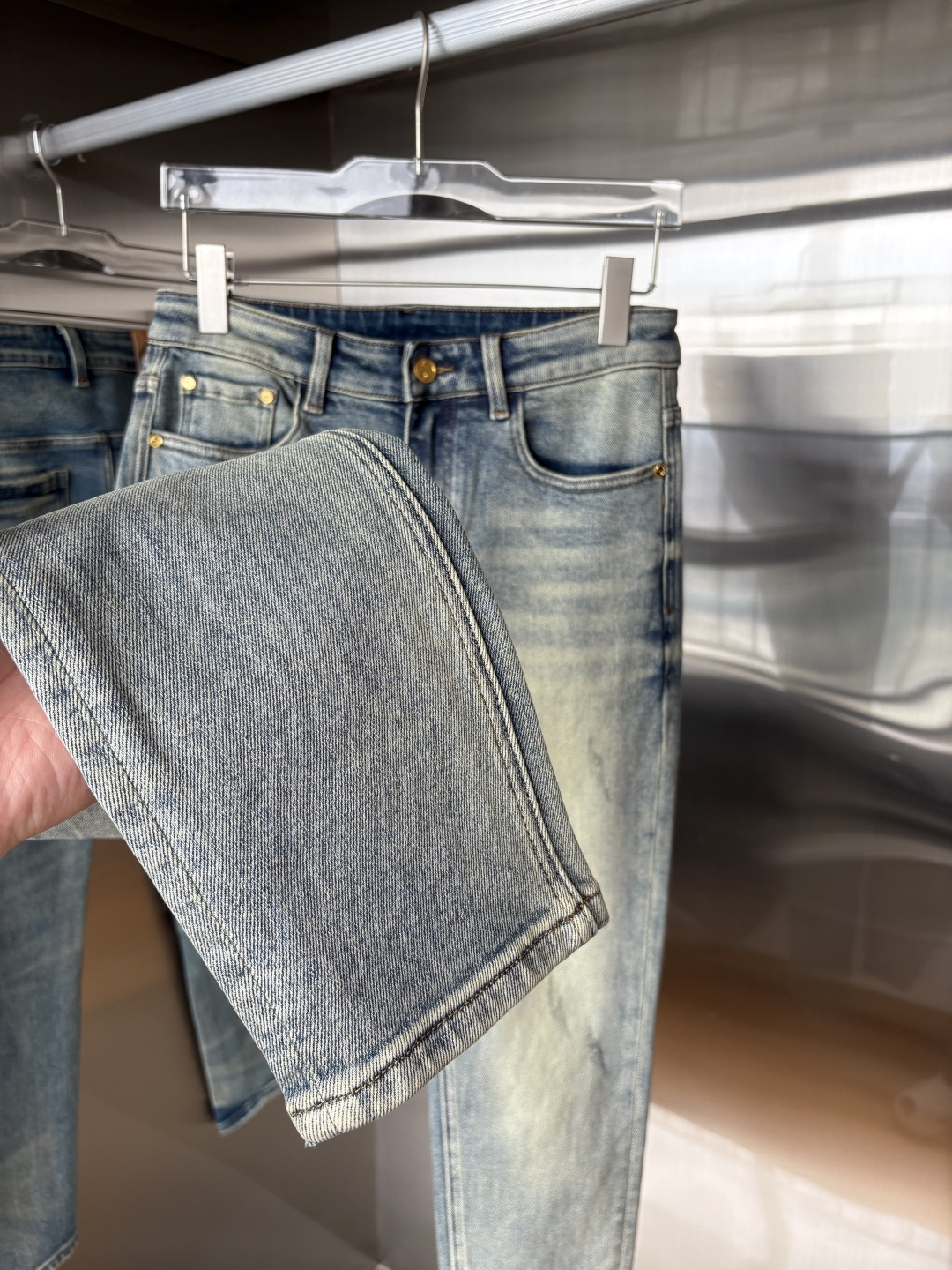 🌾退换🔥 专柜🆕2025秋冬设计推荐 热卖牛仔裤🆕柔软亲肤面料 奢华头层牛皮腰牌 经典蓝洗水 专柜限量款