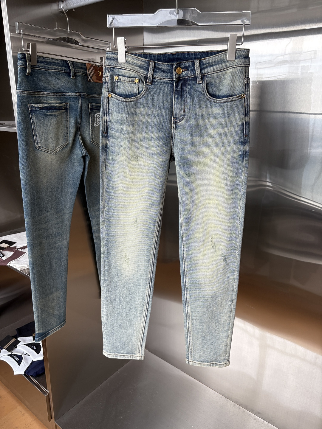 🌾退换🔥 专柜🆕2025秋冬设计推荐 热卖牛仔裤🆕柔软亲肤面料 奢华头层牛皮腰牌 经典蓝洗水 专柜限量款