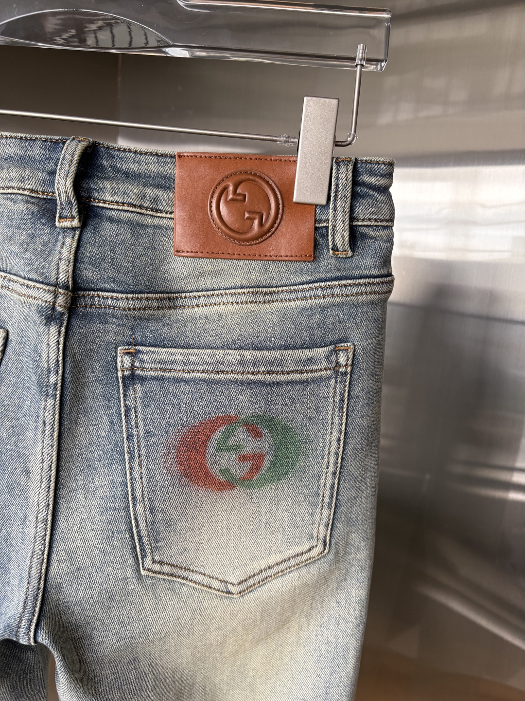 🌾退换🔥 专柜🆕2025秋冬设计推荐 热卖牛仔裤🆕柔软亲肤面料 奢华头层牛皮腰牌 经典蓝洗水 专柜限量款