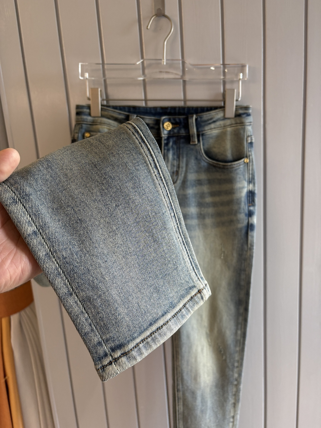 🌾退换🔥专柜🆕2025秋冬设计推荐 热卖牛仔裤🆕柔软亲肤面料 奢华头层牛皮腰牌 经典蓝洗水 专柜限量款 