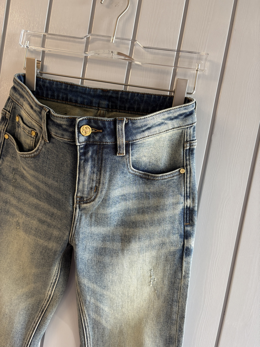 🌾退换🔥专柜🆕2025秋冬设计推荐 热卖牛仔裤🆕柔软亲肤面料 奢华头层牛皮腰牌 经典蓝洗水 专柜限量款 