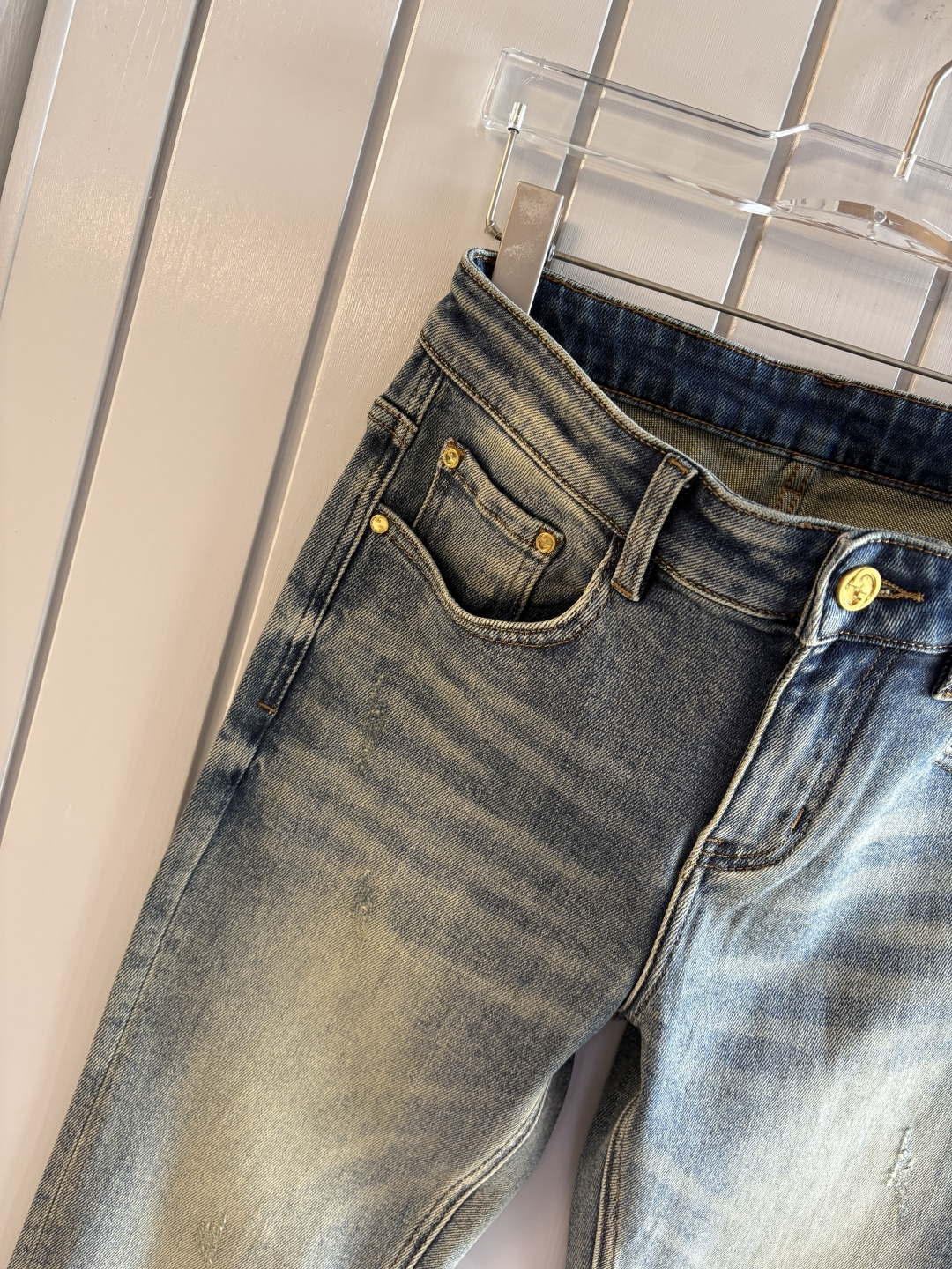 🌾退换🔥专柜🆕2025秋冬设计推荐 热卖牛仔裤🆕柔软亲肤面料 奢华头层牛皮腰牌 经典蓝洗水 专柜限量款 