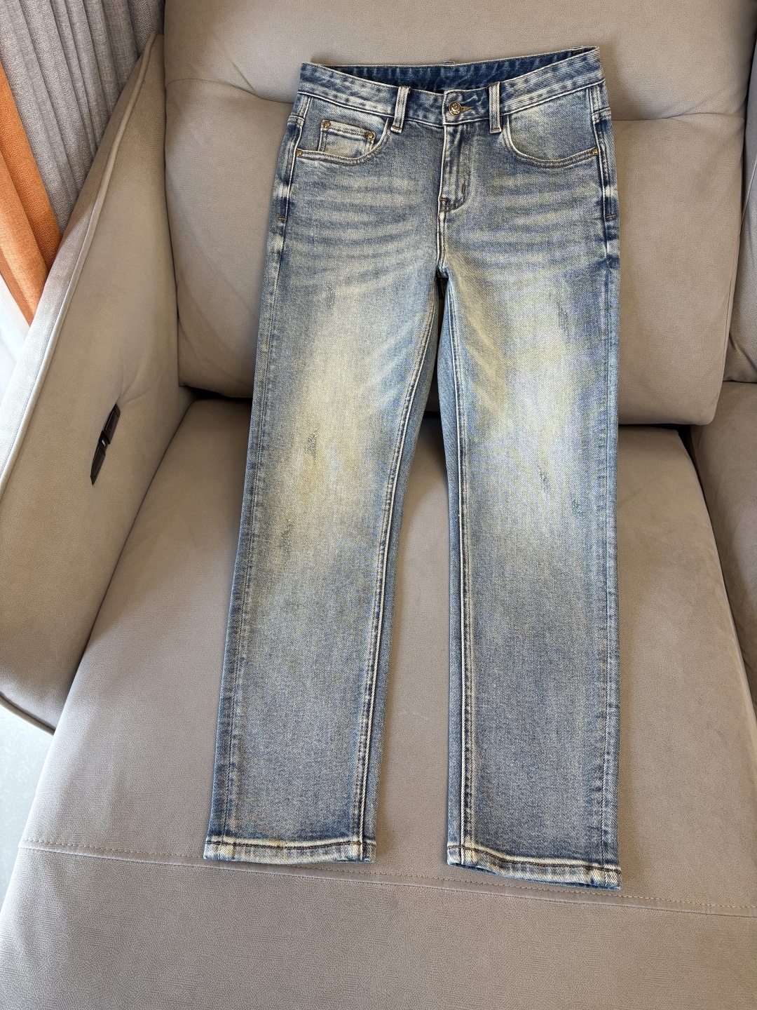 🌾退换🔥专柜🆕2025秋冬设计推荐 热卖牛仔裤🆕柔软亲肤面料 奢华头层牛皮腰牌 经典蓝洗水 专柜限量款 