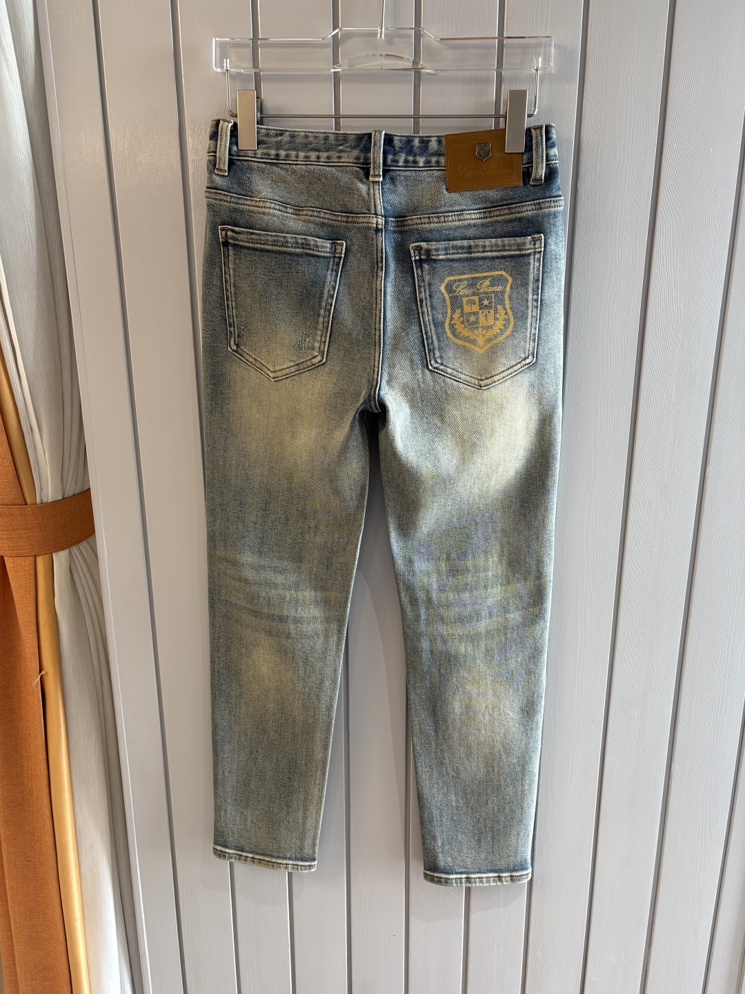 🌾退换🔥专柜🆕2025秋冬设计推荐 热卖牛仔裤🆕柔软亲肤面料 奢华头层牛皮腰牌 经典蓝洗水 专柜限量款 