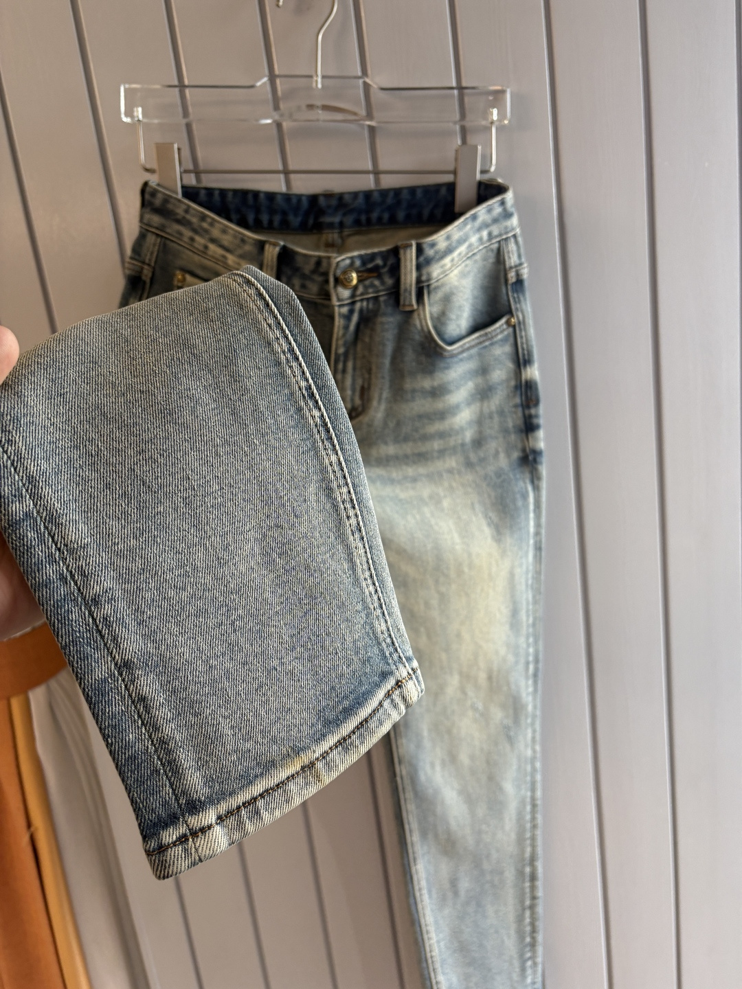 🌾退换🔥专柜🆕2025秋冬设计推荐 热卖牛仔裤🆕柔软亲肤面料 奢华头层牛皮腰牌 经典蓝洗水 专柜限量款 