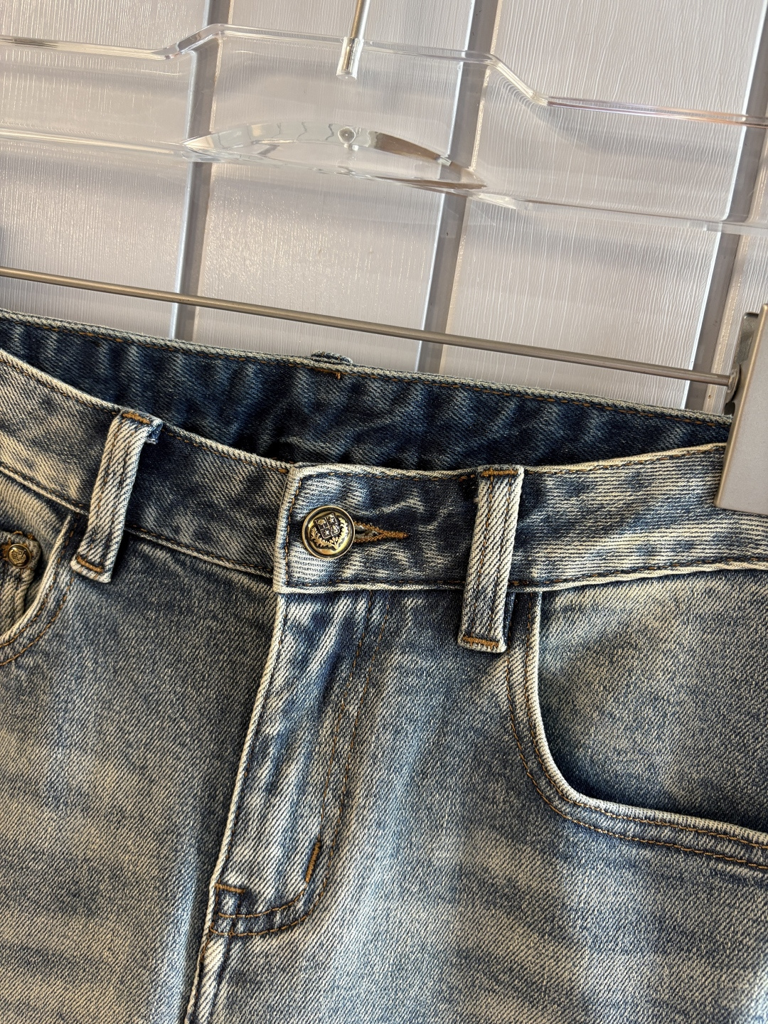 🌾退换🔥专柜🆕2025秋冬设计推荐 热卖牛仔裤🆕柔软亲肤面料 奢华头层牛皮腰牌 经典蓝洗水 专柜限量款 
