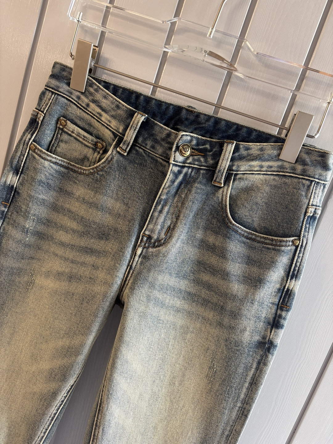 🌾退换🔥专柜🆕2025秋冬设计推荐 热卖牛仔裤🆕柔软亲肤面料 奢华头层牛皮腰牌 经典蓝洗水 专柜限量款 