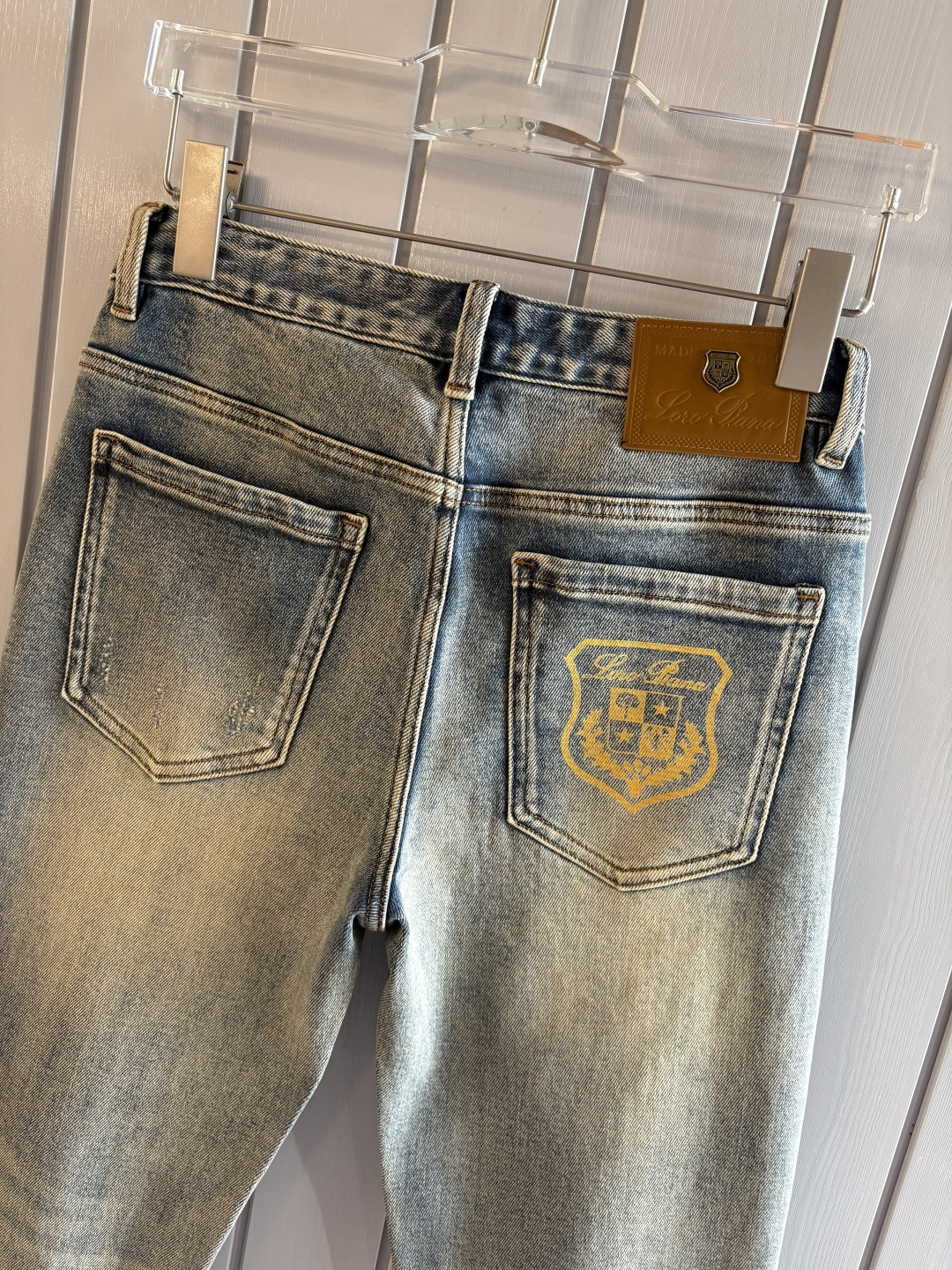 🌾退换🔥专柜🆕2025秋冬设计推荐 热卖牛仔裤🆕柔软亲肤面料 奢华头层牛皮腰牌 经典蓝洗水 专柜限量款 