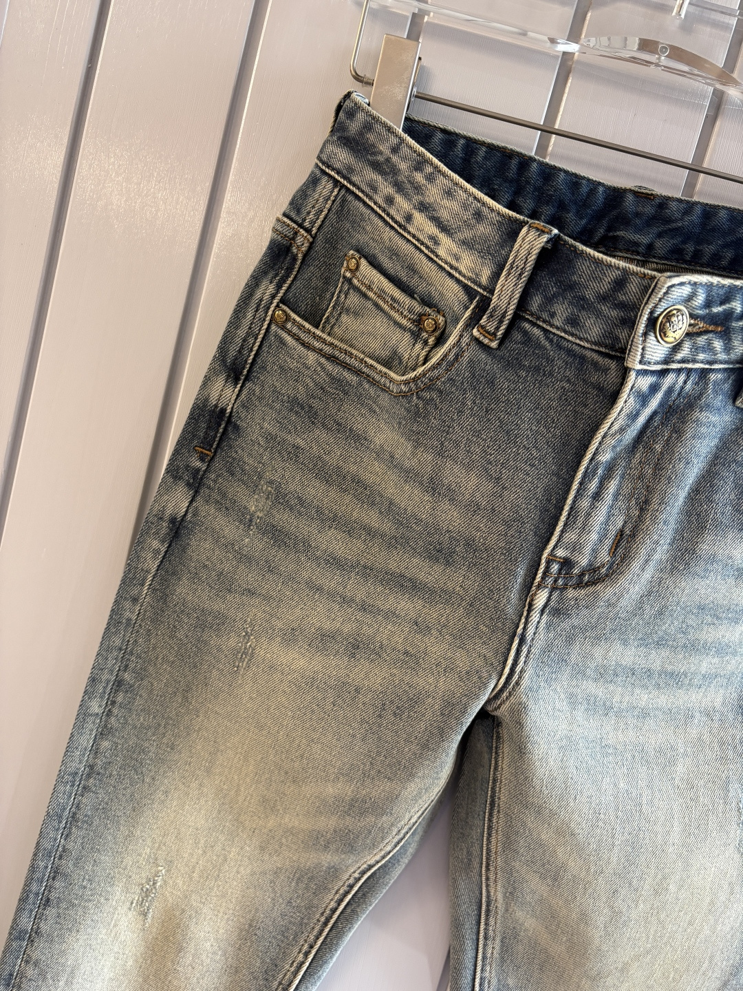 🌾退换🔥专柜🆕2025秋冬设计推荐 热卖牛仔裤🆕柔软亲肤面料 奢华头层牛皮腰牌 经典蓝洗水 专柜限量款 