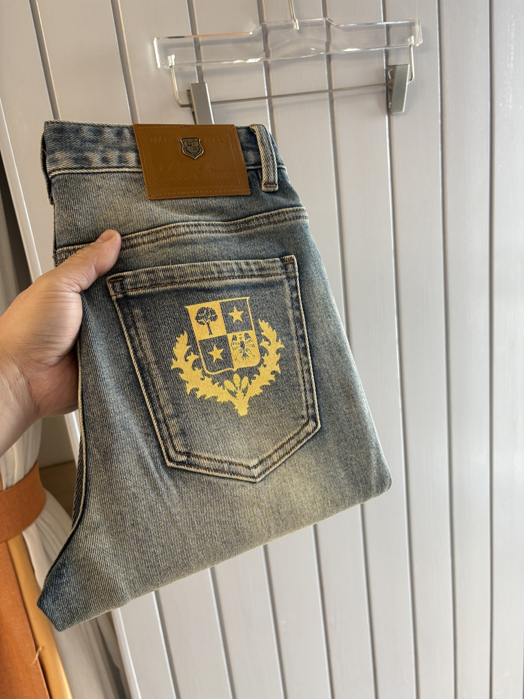 🌾退换🔥专柜🆕2025秋冬设计推荐 热卖牛仔裤🆕柔软亲肤面料 奢华头层牛皮腰牌 经典蓝洗水 专柜限量款 