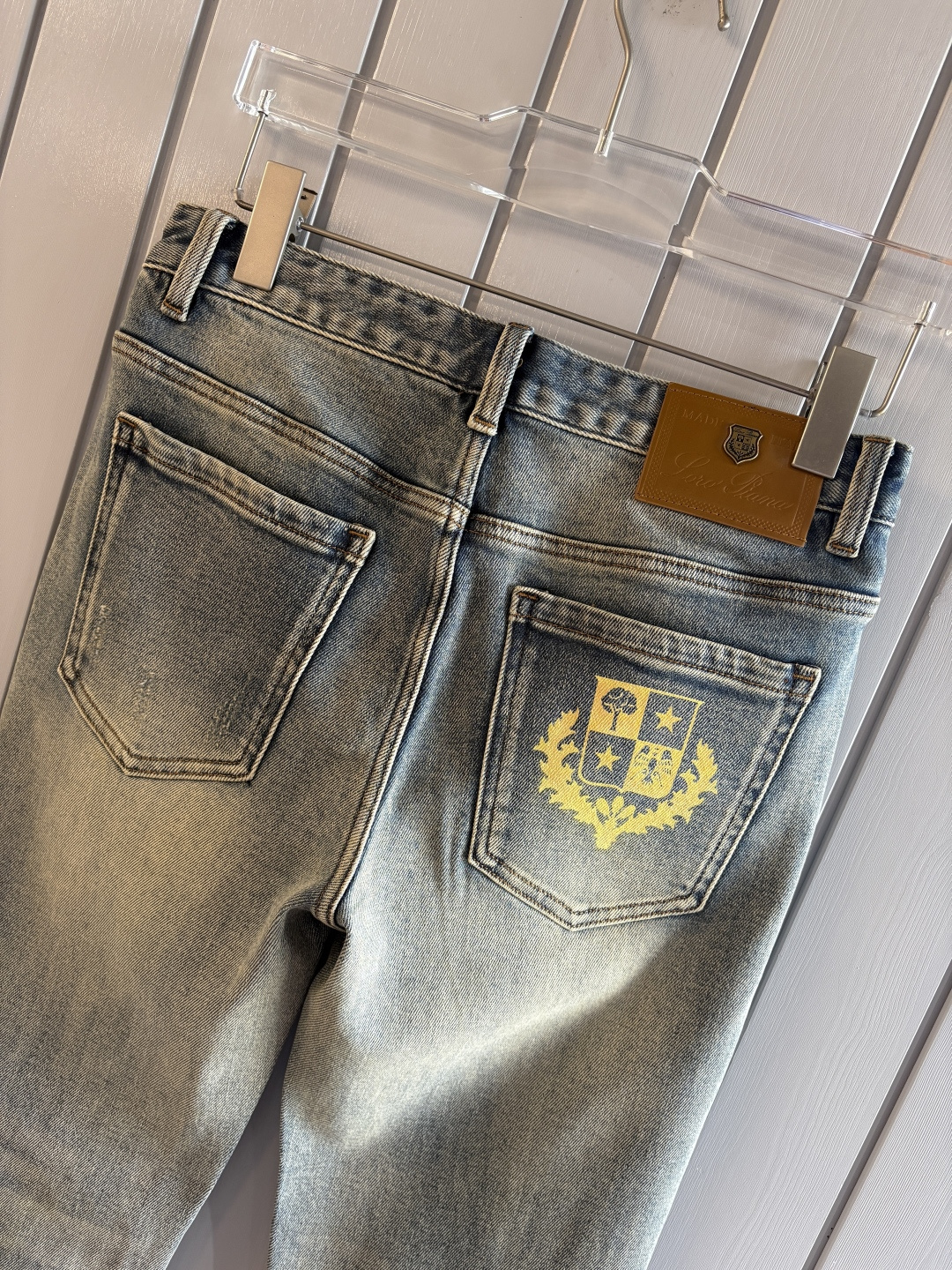 🌾退换🔥专柜🆕2025秋冬设计推荐 热卖牛仔裤🆕柔软亲肤面料 奢华头层牛皮腰牌 经典蓝洗水 专柜限量款 