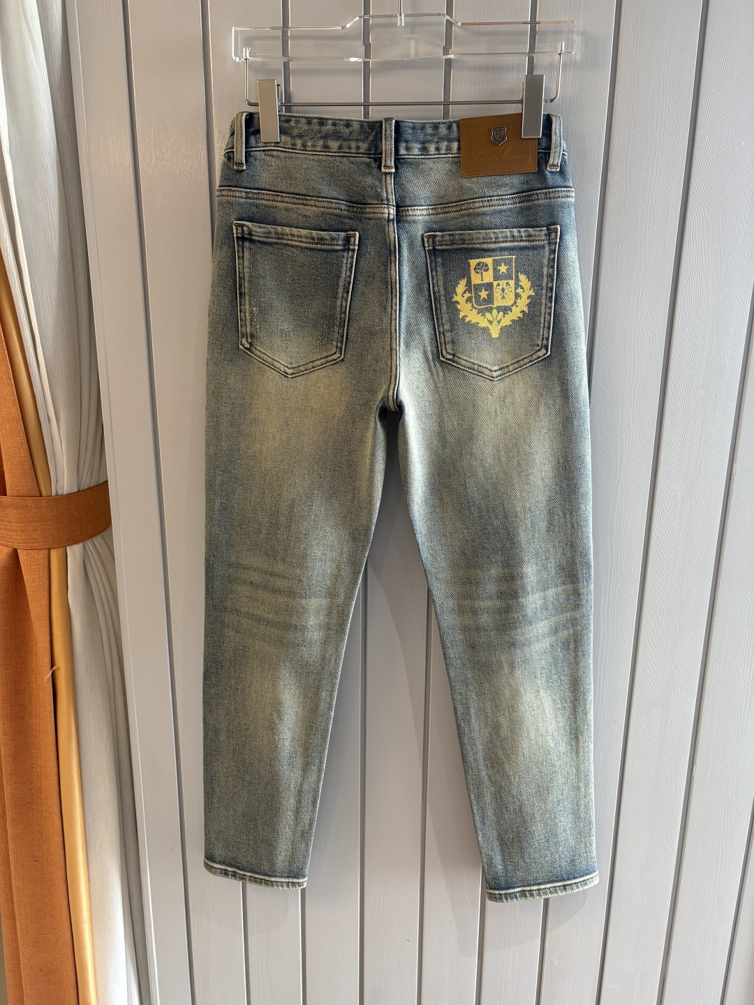 🌾退换🔥专柜🆕2025秋冬设计推荐 热卖牛仔裤🆕柔软亲肤面料 奢华头层牛皮腰牌 经典蓝洗水 专柜限量款 