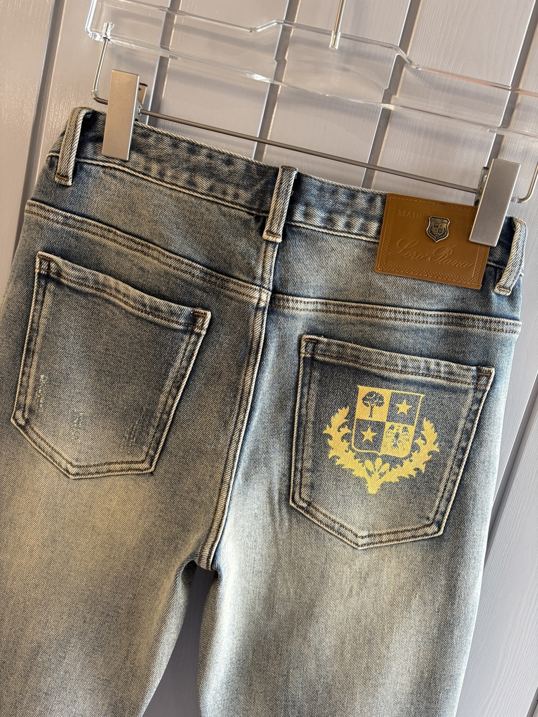 🌾退换🔥专柜🆕2025秋冬设计推荐 热卖牛仔裤🆕柔软亲肤面料 奢华头层牛皮腰牌 经典蓝洗水 专柜限量款 