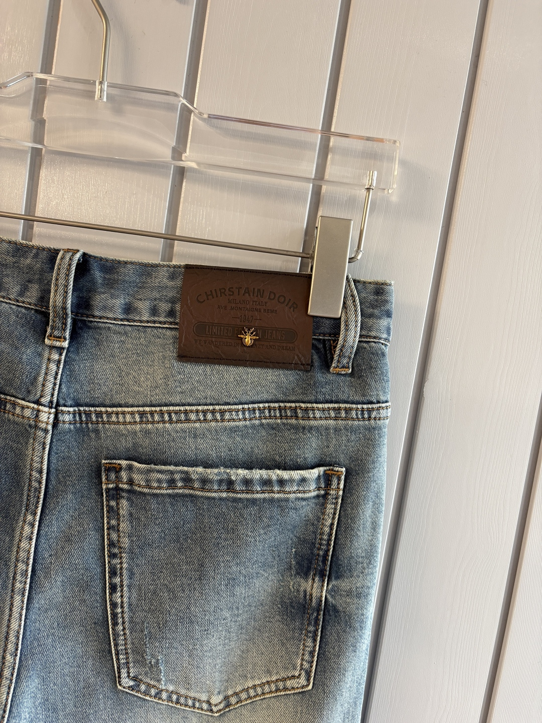 专柜🆕2026春夏设计推荐 热卖牛仔裤🆕柔软亲肤面料 奢华头层牛皮腰牌 经典蓝洗水 专柜限量款 奢华感订