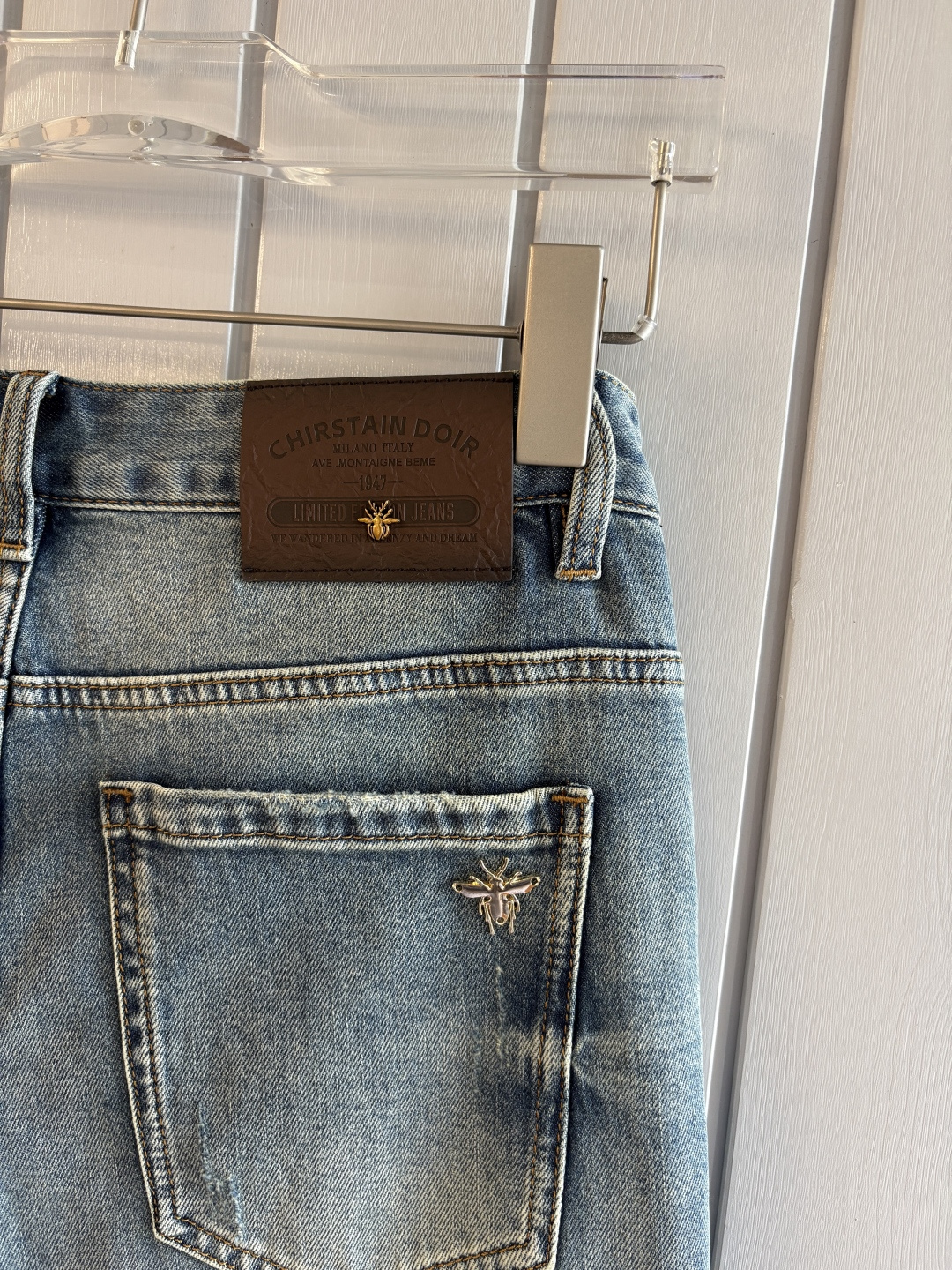 专柜🆕2026春夏设计推荐 热卖牛仔裤🆕柔软亲肤面料 奢华头层牛皮腰牌 经典蓝洗水 专柜限量款 奢华感订