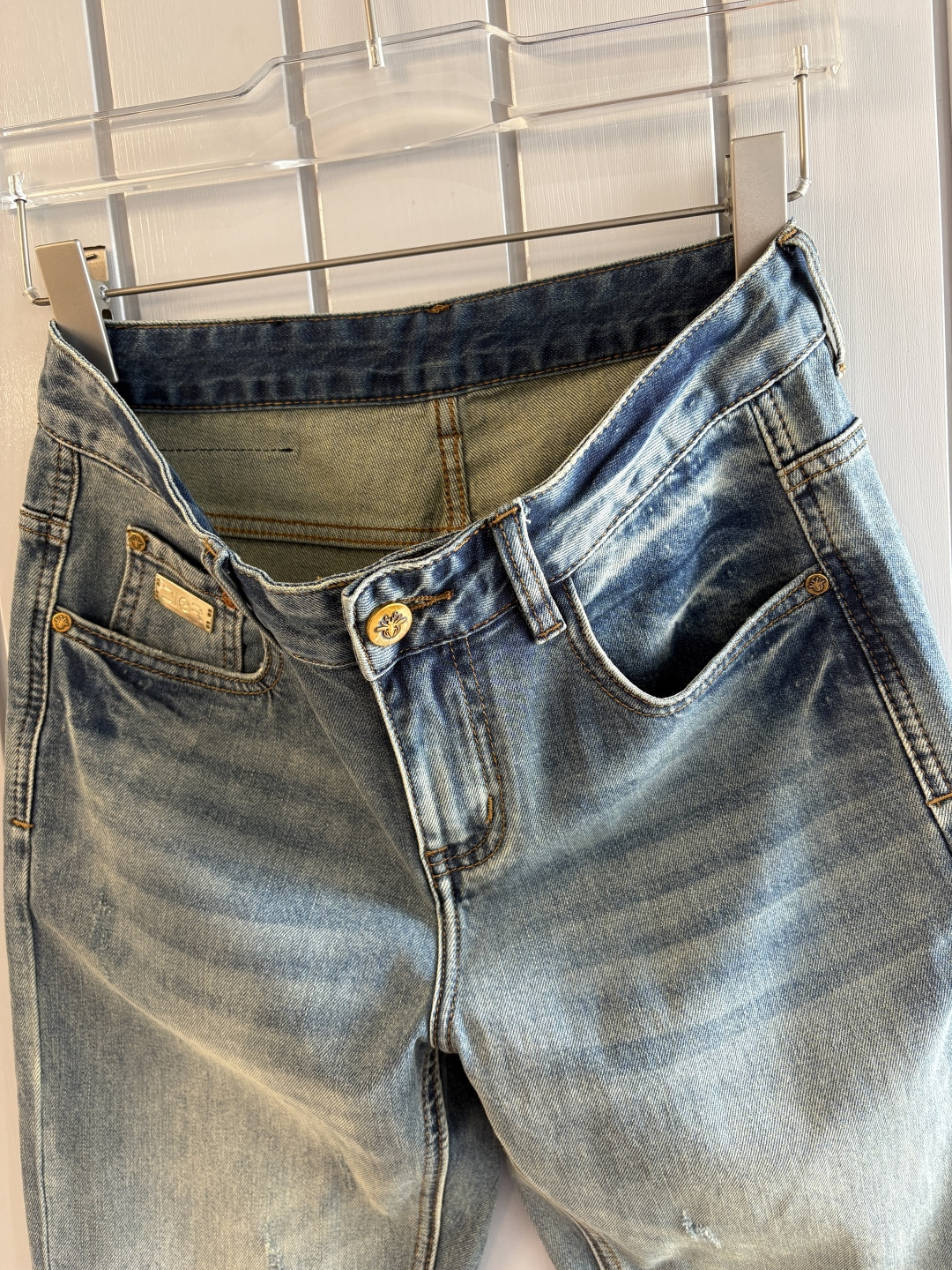 专柜🆕2026春夏设计推荐 热卖牛仔裤🆕柔软亲肤面料 奢华头层牛皮腰牌 经典蓝洗水 专柜限量款 奢华感订