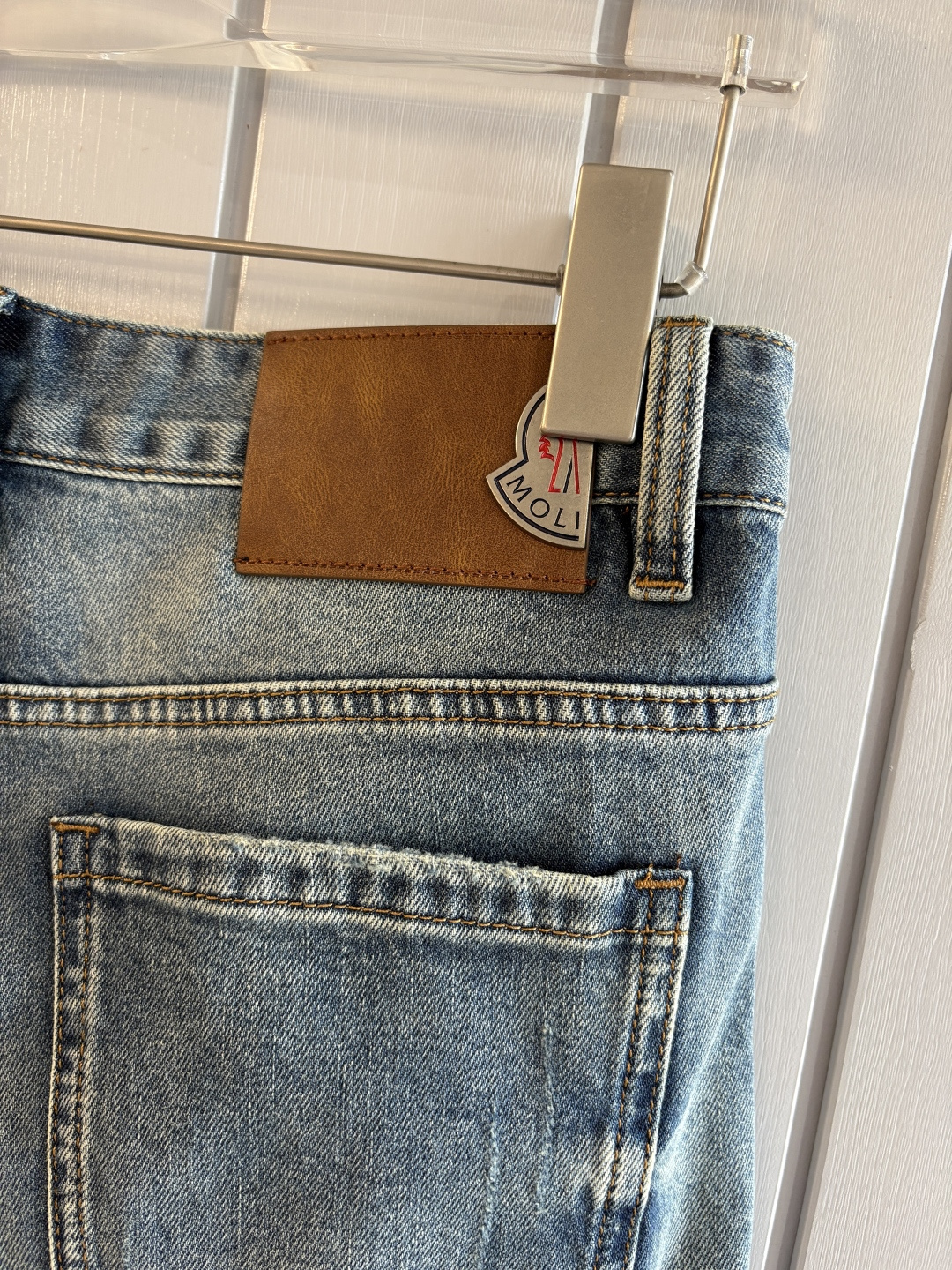 专柜🆕2026春夏设计推荐 热卖牛仔裤🆕柔软亲肤面料 奢华头层牛皮腰牌 经典蓝洗水 专柜限量款 奢华感订