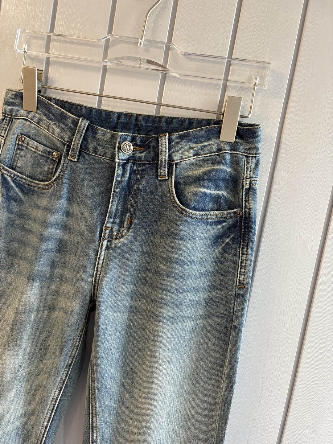 专柜🆕2026春夏设计推荐 热卖牛仔裤🆕柔软亲肤面料 奢华头层牛皮腰牌 经典蓝洗水 专柜限量款 奢华感订