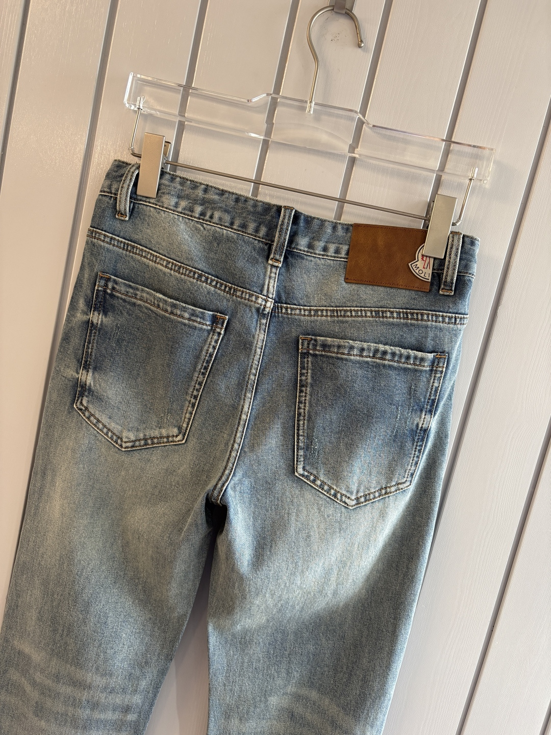 专柜🆕2026春夏设计推荐 热卖牛仔裤🆕柔软亲肤面料 奢华头层牛皮腰牌 经典蓝洗水 专柜限量款 奢华感订