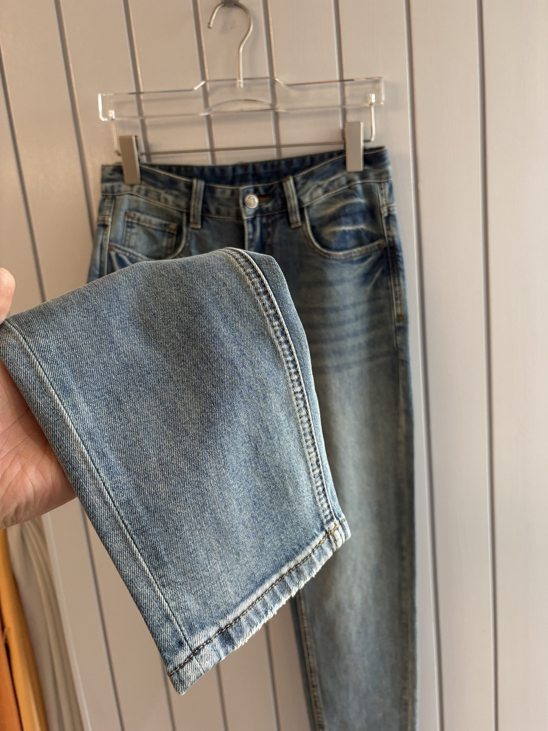 专柜🆕2026春夏设计推荐 热卖牛仔裤🆕柔软亲肤面料 奢华头层牛皮腰牌 经典蓝洗水 专柜限量款 奢华感订