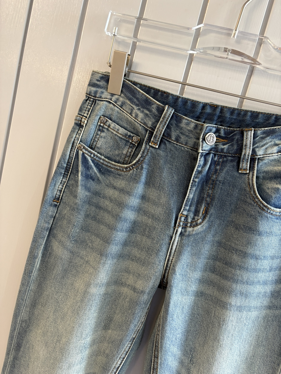 专柜🆕2026春夏设计推荐 热卖牛仔裤🆕柔软亲肤面料 奢华头层牛皮腰牌 经典蓝洗水 专柜限量款 奢华感订