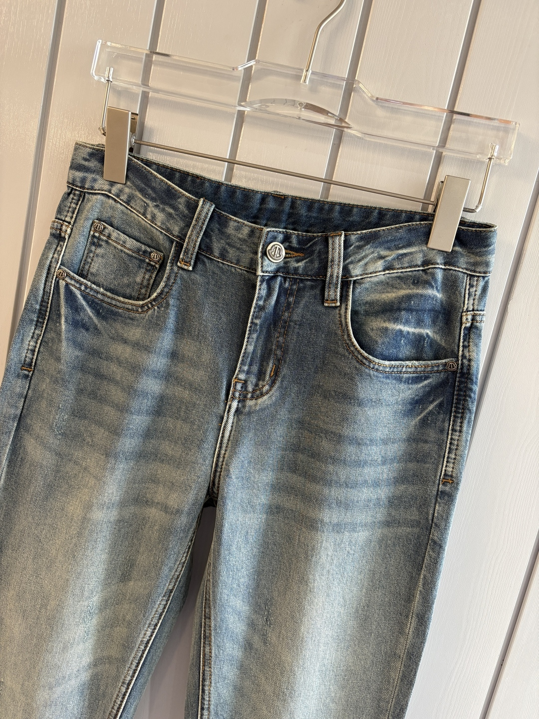 专柜🆕2026春夏设计推荐 热卖牛仔裤🆕柔软亲肤面料 奢华头层牛皮腰牌 经典蓝洗水 专柜限量款 奢华感订