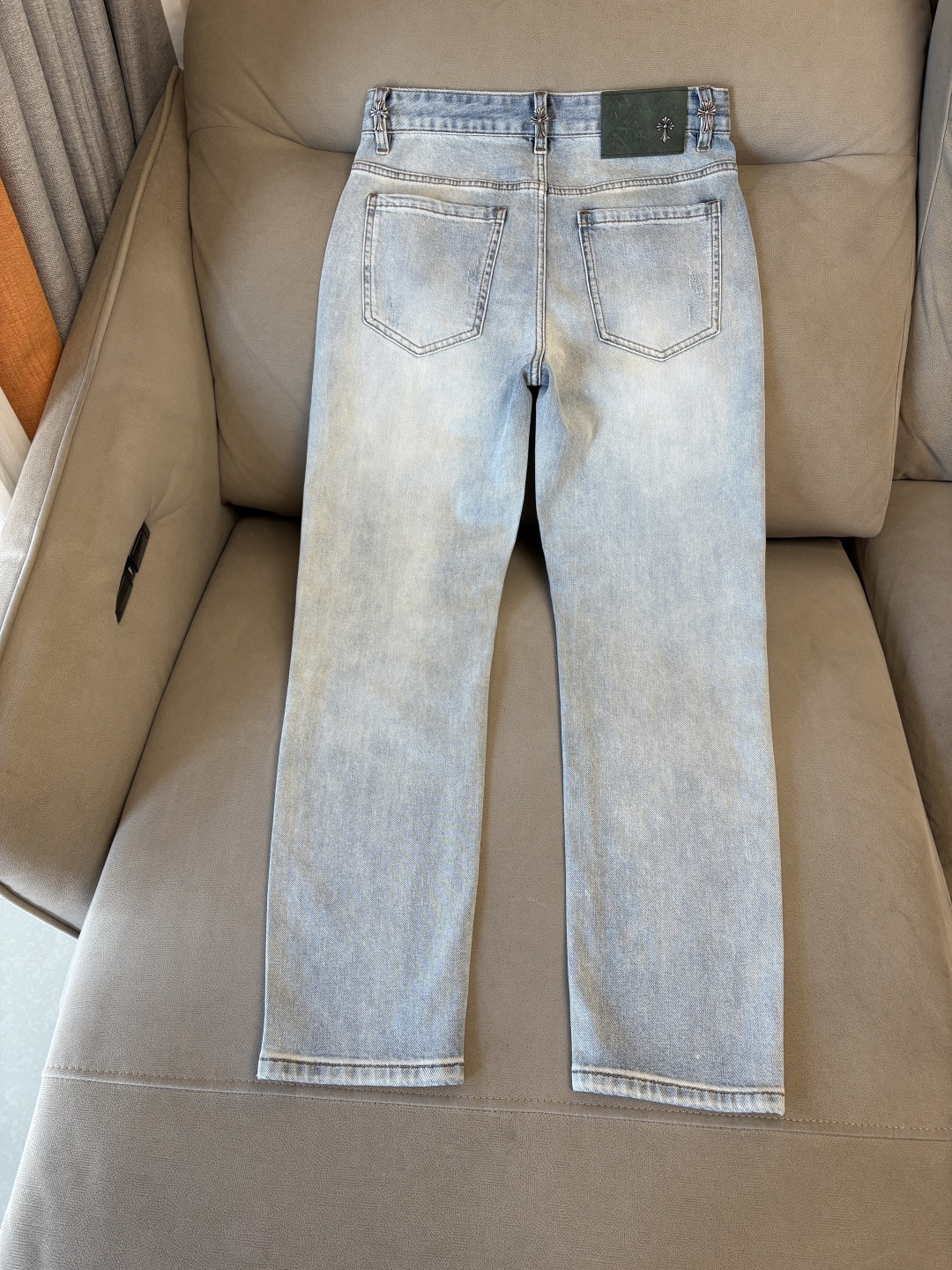 专柜🆕2026春夏设计推荐 热卖牛仔裤🆕柔软亲肤面料 奢华头层牛皮腰牌 经典蓝洗水 专柜限量款 奢华感订