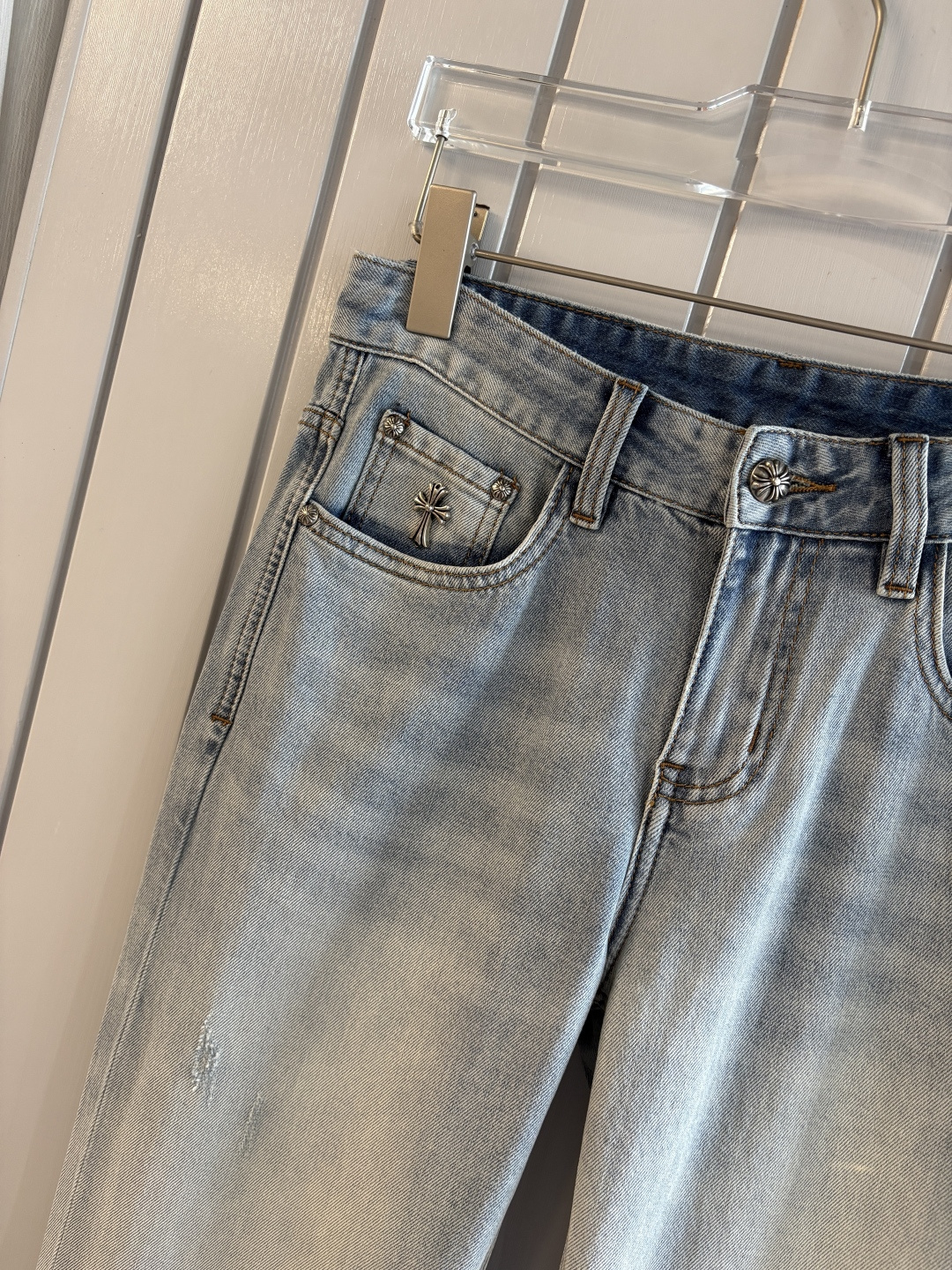 专柜🆕2026春夏设计推荐 热卖牛仔裤🆕柔软亲肤面料 奢华头层牛皮腰牌 经典蓝洗水 专柜限量款 奢华感订