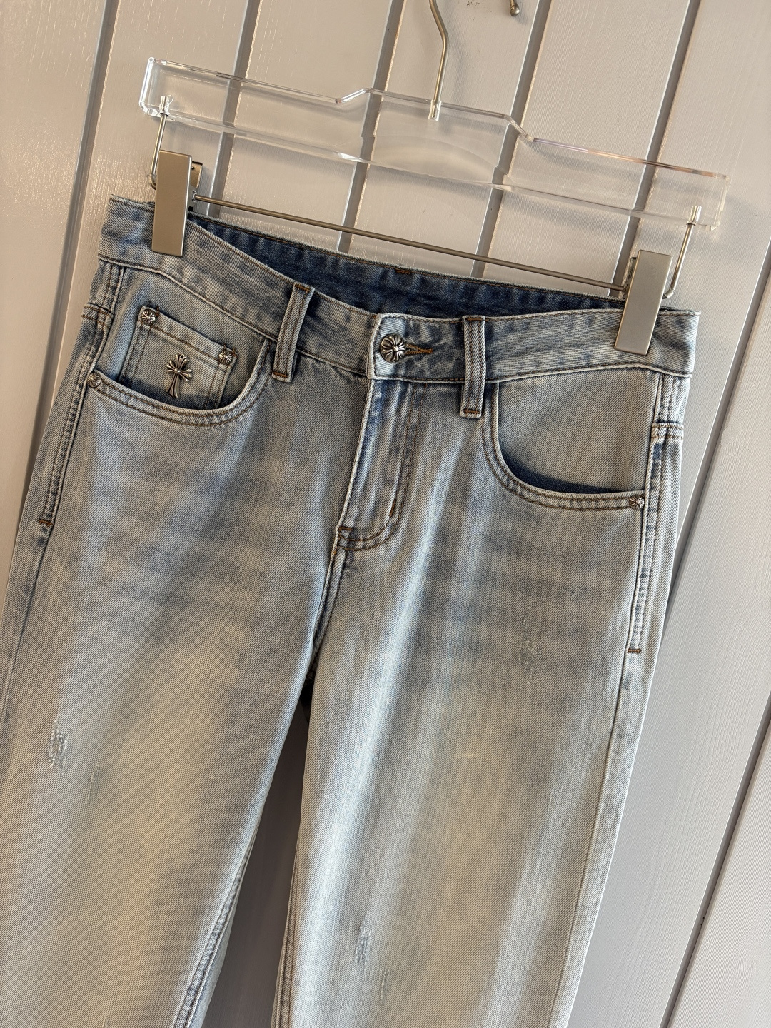 专柜🆕2026春夏设计推荐 热卖牛仔裤🆕柔软亲肤面料 奢华头层牛皮腰牌 经典蓝洗水 专柜限量款 奢华感订