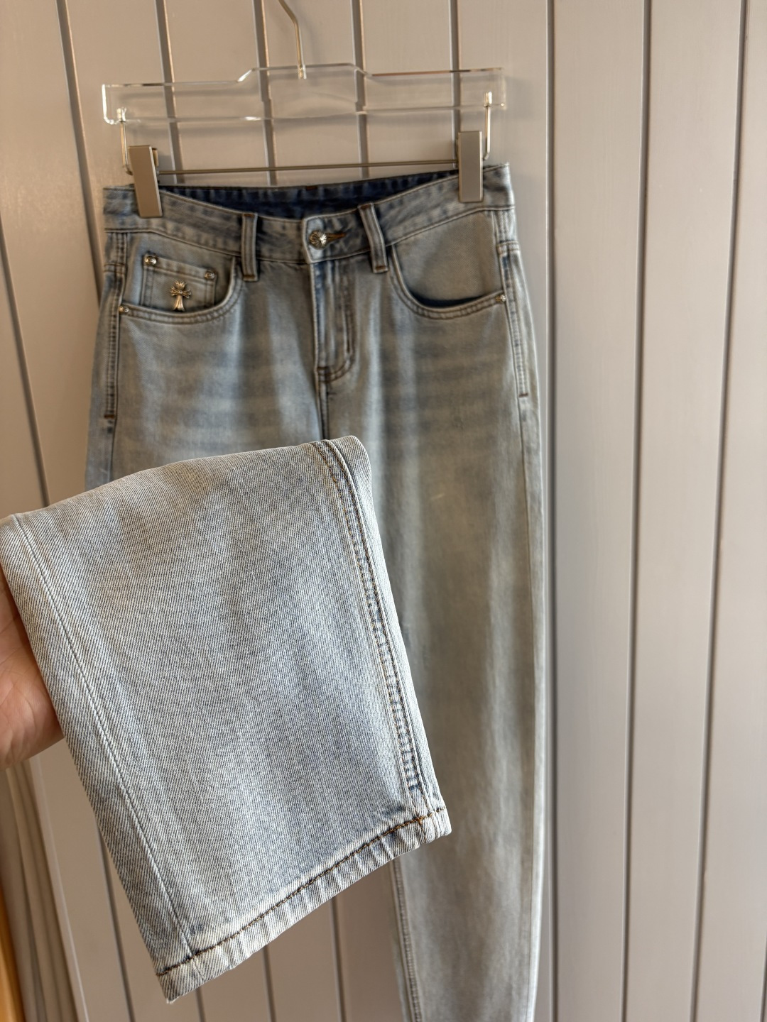 专柜🆕2026春夏设计推荐 热卖牛仔裤🆕柔软亲肤面料 奢华头层牛皮腰牌 经典蓝洗水 专柜限量款 奢华感订