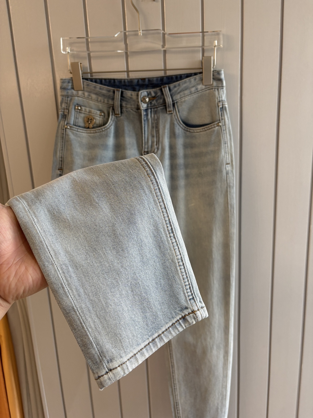 专柜🆕2026春夏设计推荐 热卖牛仔裤🆕柔软亲肤面料 奢华头层牛皮腰牌 经典蓝洗水 专柜限量款 奢华感订