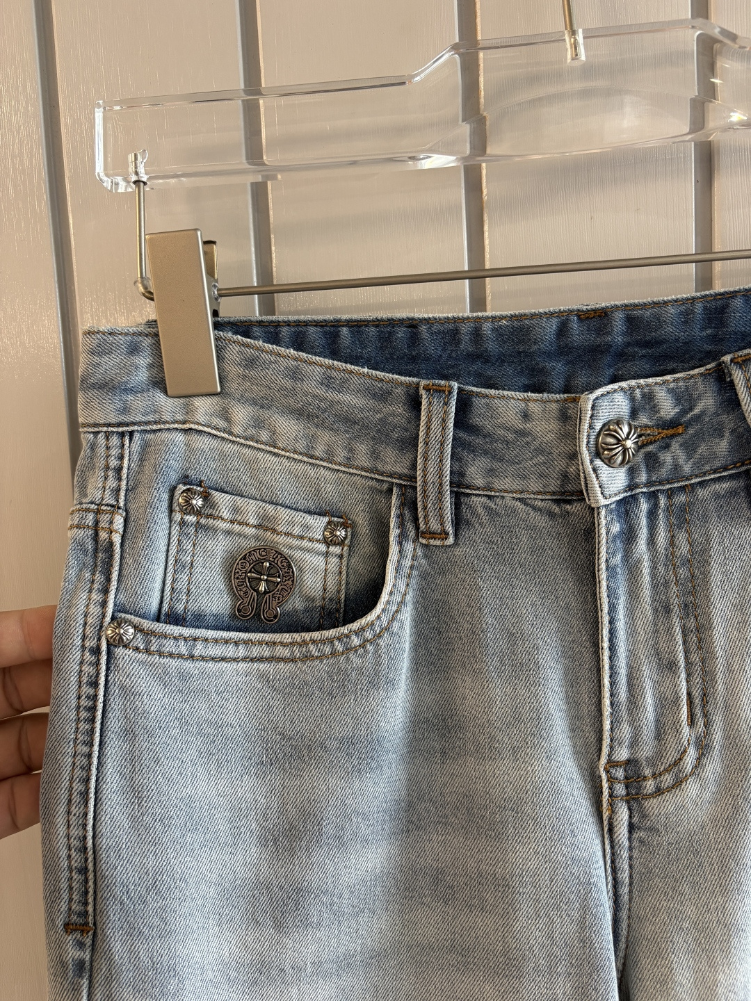 专柜🆕2026春夏设计推荐 热卖牛仔裤🆕柔软亲肤面料 奢华头层牛皮腰牌 经典蓝洗水 专柜限量款 奢华感订