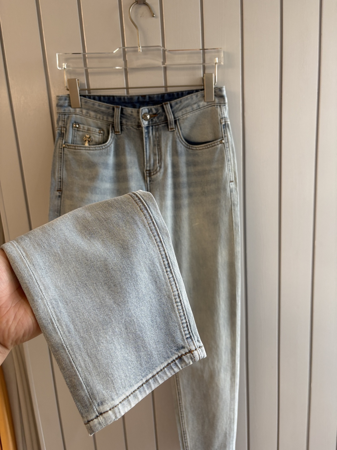 专柜🆕2026春夏设计推荐 热卖牛仔裤🆕柔软亲肤面料 奢华头层牛皮腰牌 经典蓝洗水 专柜限量款 奢华感订