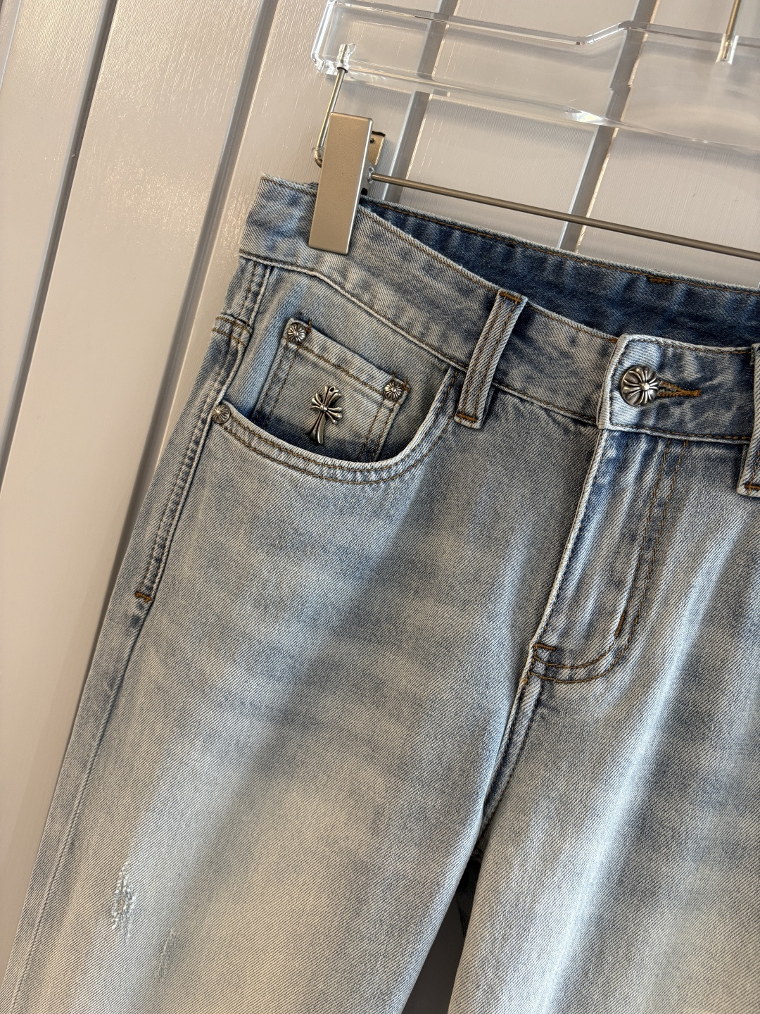专柜🆕2026春夏设计推荐 热卖牛仔裤🆕柔软亲肤面料 奢华头层牛皮腰牌 经典蓝洗水 专柜限量款 奢华感订