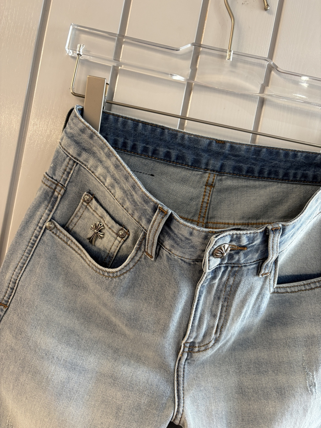 专柜🆕2026春夏设计推荐 热卖牛仔裤🆕柔软亲肤面料 奢华头层牛皮腰牌 经典蓝洗水 专柜限量款 奢华感订