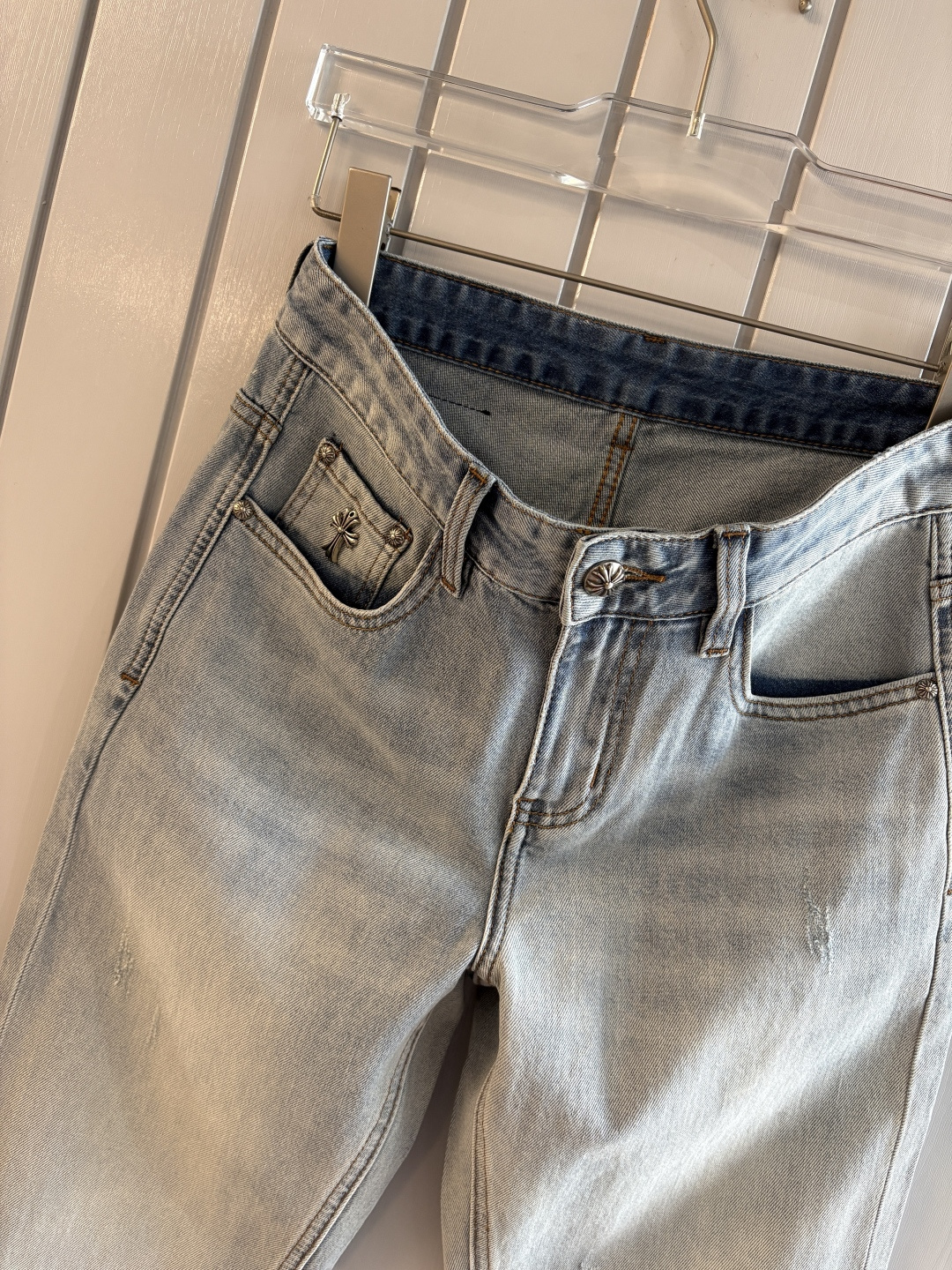 专柜🆕2026春夏设计推荐 热卖牛仔裤🆕柔软亲肤面料 奢华头层牛皮腰牌 经典蓝洗水 专柜限量款 奢华感订