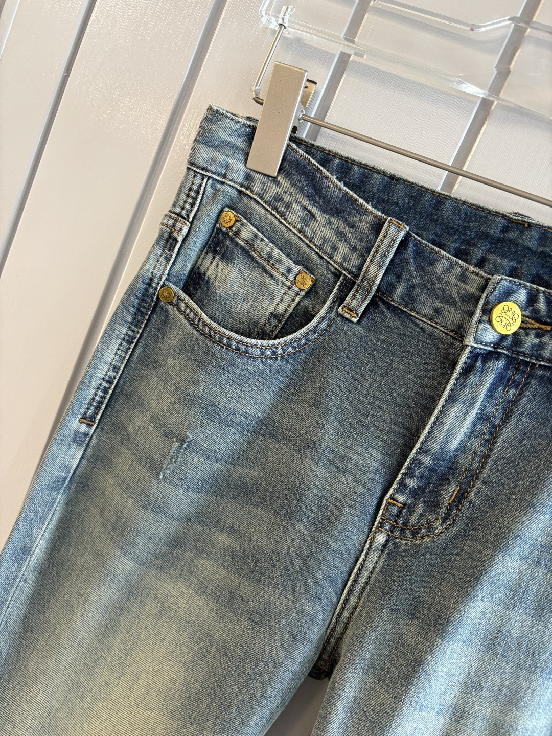 专柜🆕2026春夏设计推荐 热卖牛仔裤🆕柔软亲肤面料 奢华头层牛皮腰牌 经典蓝洗水 专柜限量款 奢华感订