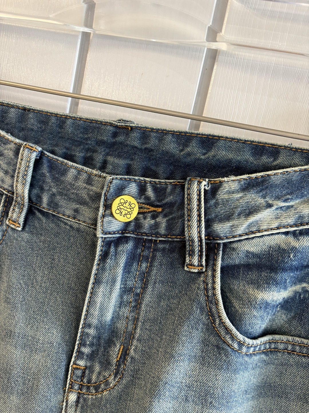专柜🆕2026春夏设计推荐 热卖牛仔裤🆕柔软亲肤面料 奢华头层牛皮腰牌 经典蓝洗水 专柜限量款 奢华感订