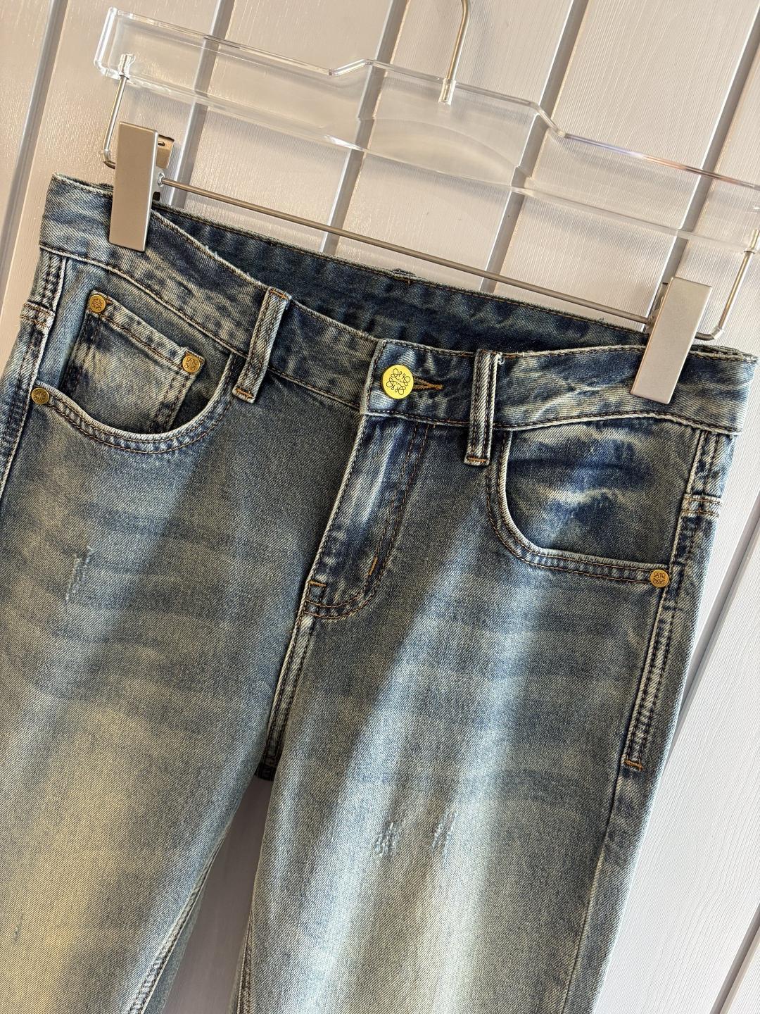 专柜🆕2026春夏设计推荐 热卖牛仔裤🆕柔软亲肤面料 奢华头层牛皮腰牌 经典蓝洗水 专柜限量款 奢华感订