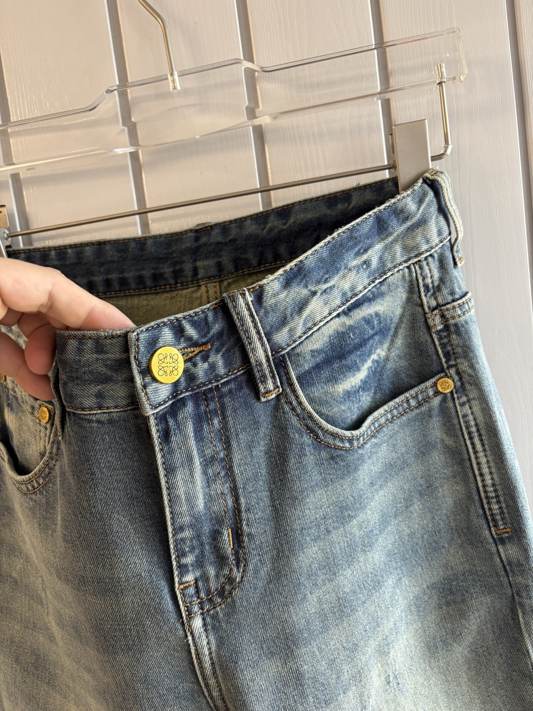 专柜🆕2026春夏设计推荐 热卖牛仔裤🆕柔软亲肤面料 奢华头层牛皮腰牌 经典蓝洗水 专柜限量款 奢华感订